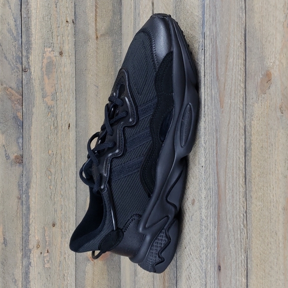 adidas Ozweego Originals Men's Sneakers Shoes Triple Black - Picture 2 of 9